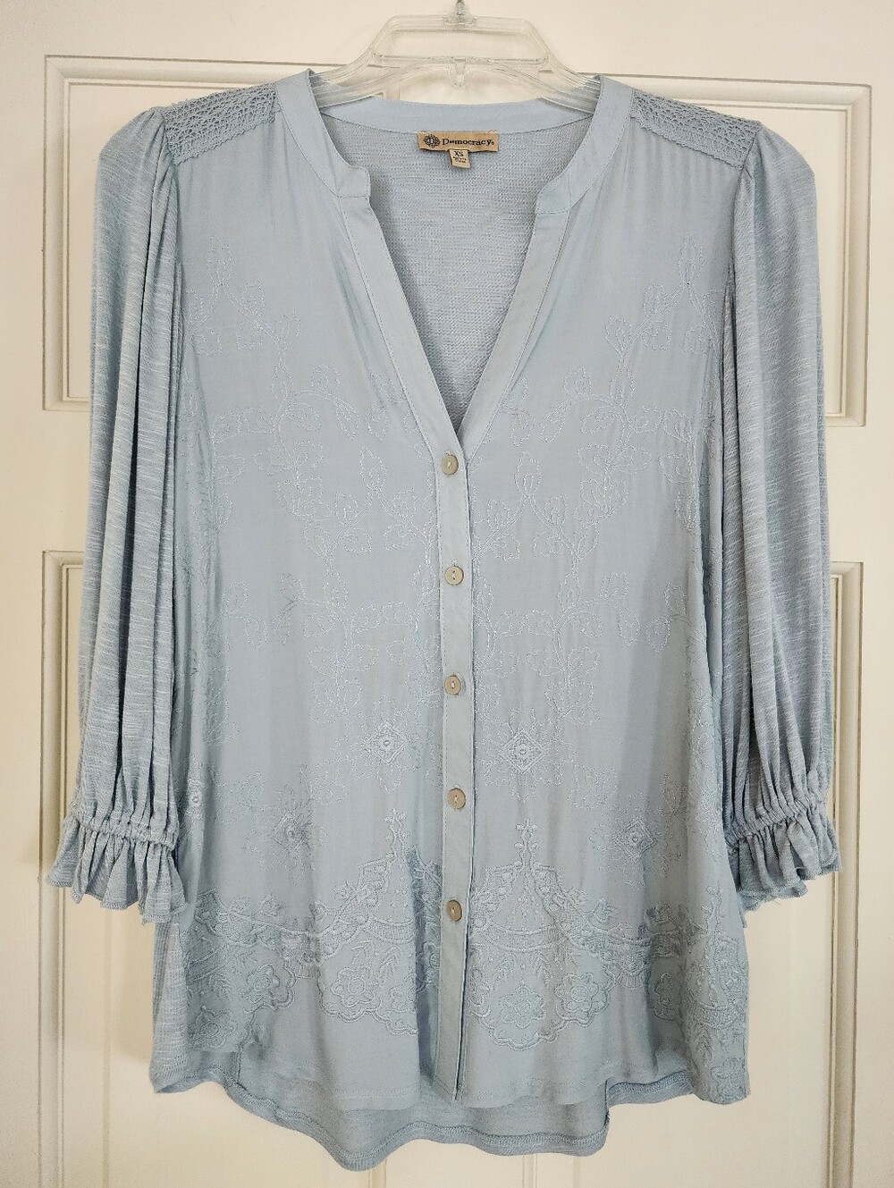 AQUA BLUE BLOUSE NWOT SZ XS. EMBROIDERY DETAIL, RUFFLE SLEEVE, LACE AT SHOULDER.